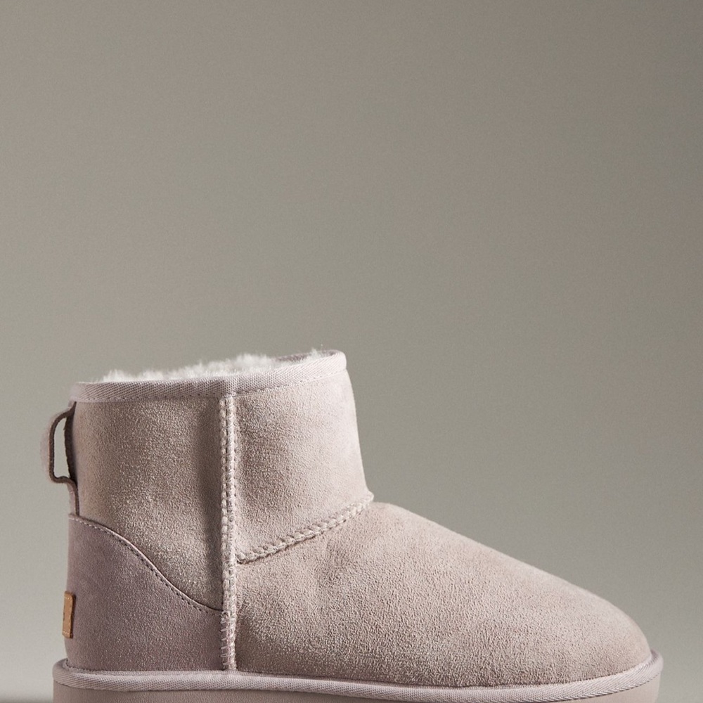 UGG Classic Mini II Ankle Boots size 8 New in box Pale Smoke Color